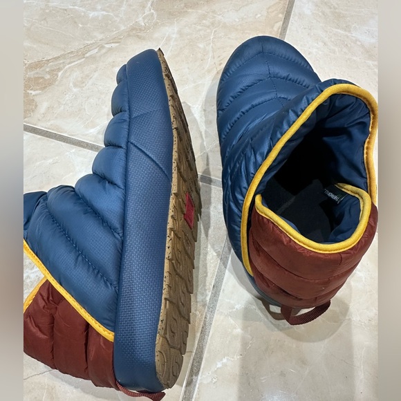 The North Face - ThermoBall Traction Bootie Unisex 
Men's Size 7 - Picture 4 of 7